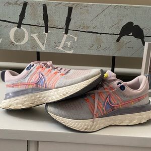 Women’s size 11 Nike React Infinity Flyknit running shoes.  Very lightly used